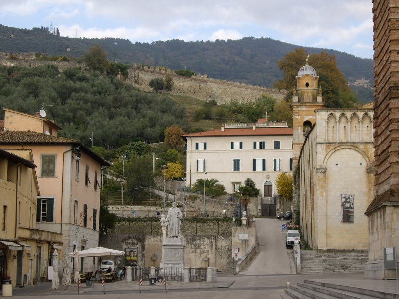 pietrasanta la place02.jpg